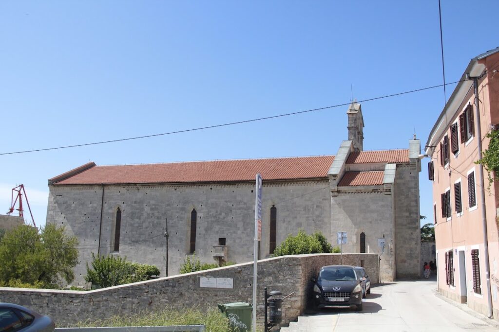 Franciscan Monastery in Pula: A Gothic Religious Complex in Croatia 2 Franciscan Monastery in Pula