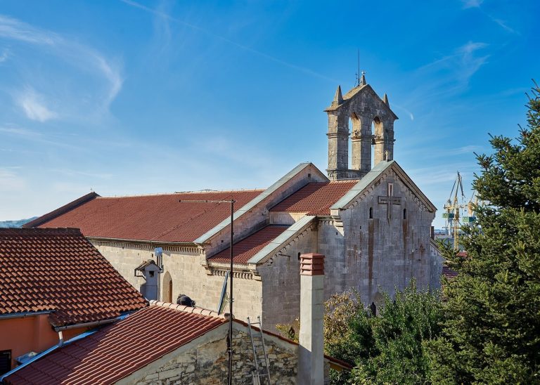 Franciscan Monastery in Pula: A Gothic Religious Complex in Croatia