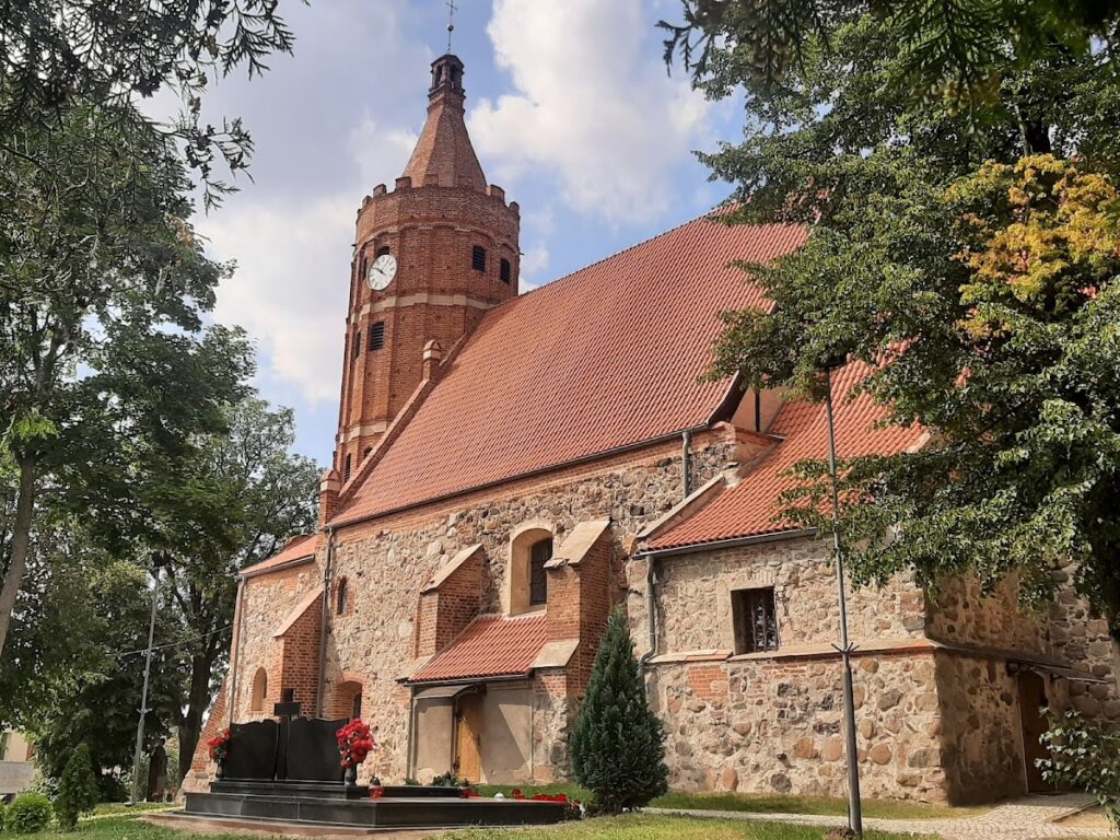 Exaltation of the Holy Cross Church in Lisewo: A Gothic Parish Church in Poland 2 Exaltation of the Holy Cross church in Lisewo