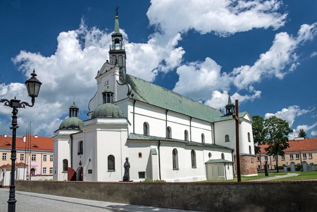 Basilica of the Annunciation in Pułtusk: A Gothic and Renaissance Church 2 Basilica of the Annunciation in Pułtusk