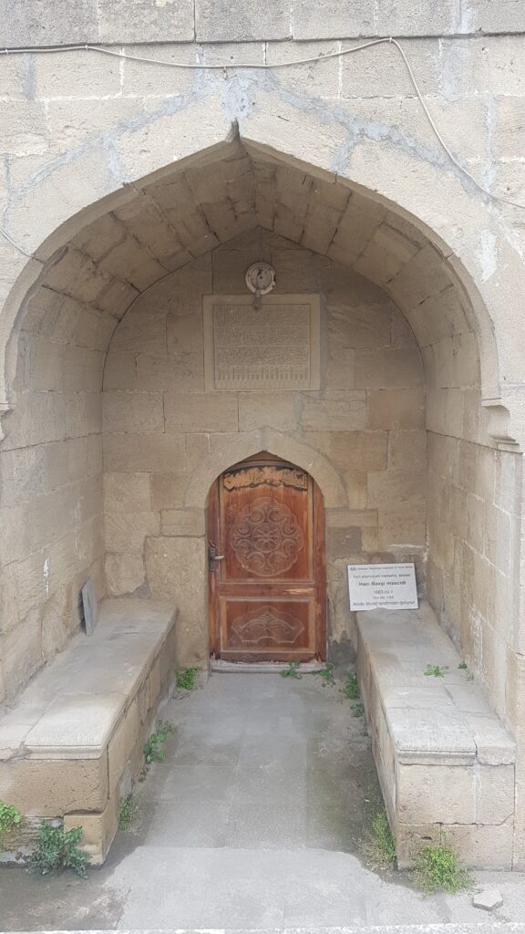 Mosque of Gadzhi Bakhshi: A Seventeenth-Century Sunni Mosque in Nardaran 1 Mosque of Gadzhi Bakhshi
