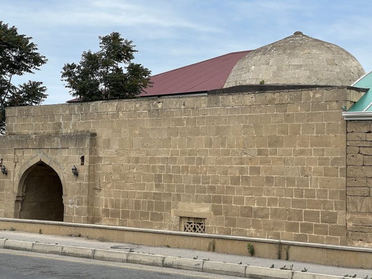 Mosque of Gadzhi Bakhshi: A Seventeenth-Century Sunni Mosque in Nardaran