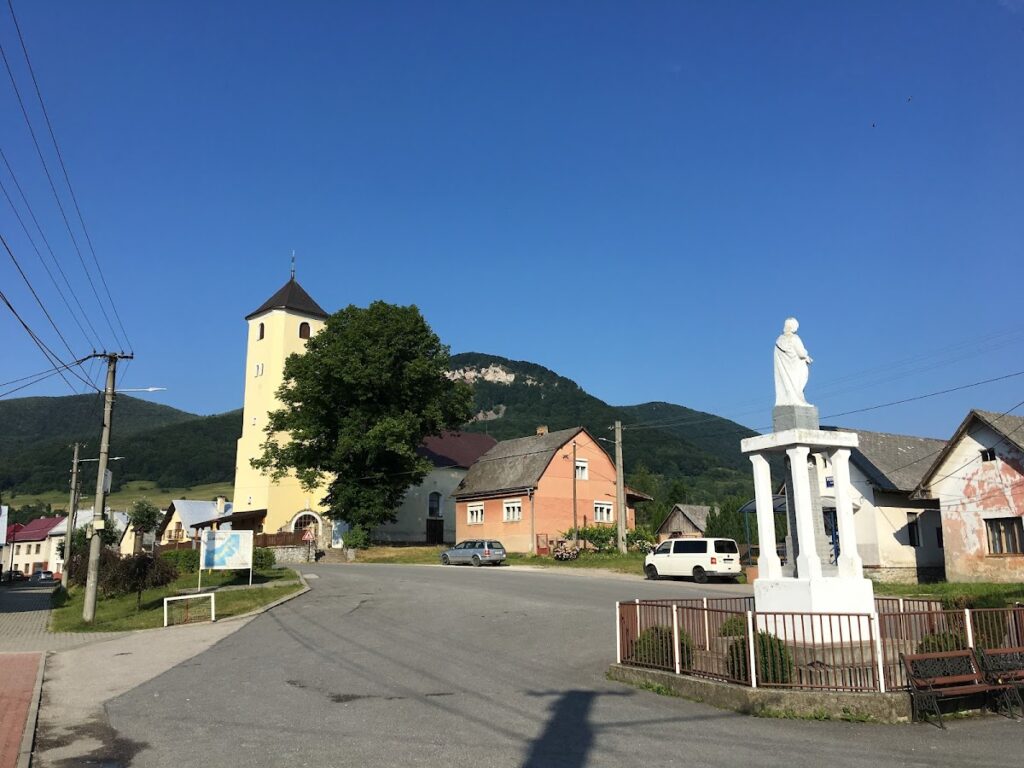 Saint Lawrence Church, Zliechov: A Historic Parish Church in Slovakia 1 Saint Lawrence church, Zliechov