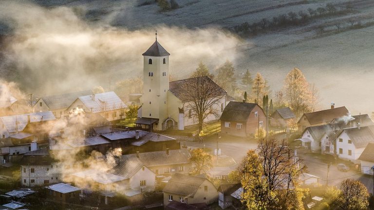 Saint Lawrence Church, Zliechov: A Historic Parish Church in Slovakia