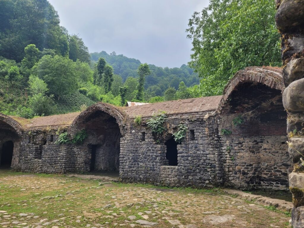 Titi Caravanserai: A Safavid Roadside Lodging Complex in Iran 1 Titi Caravanserai