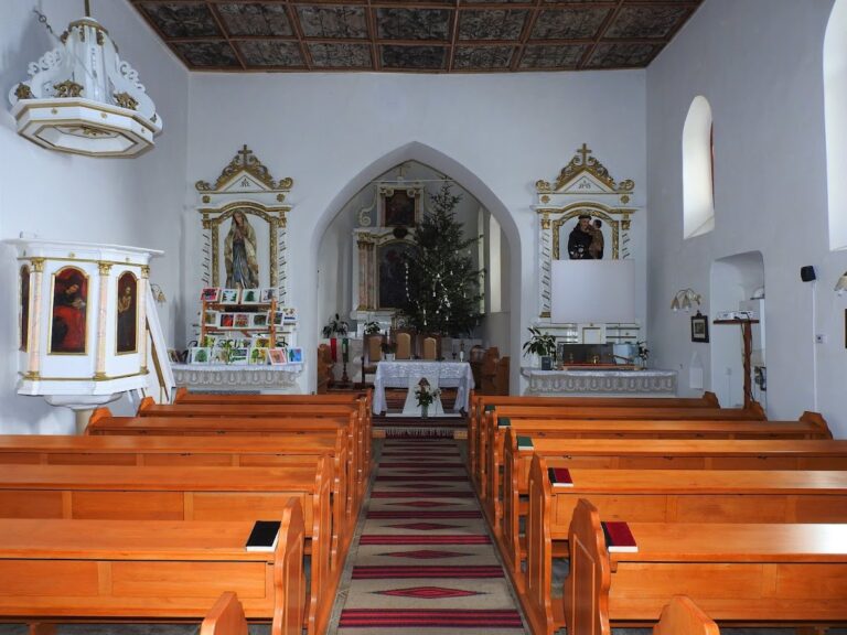 Catholic Church of Sângeorgiu de Mureș: A Medieval Parish Church in Romania