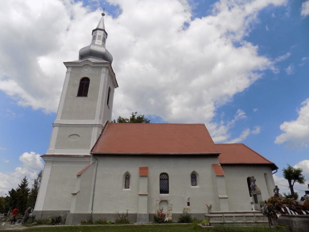 Catholic Church of Sângeorgiu de Mureș: A Medieval Parish Church in Romania 2 Catholic church of Sângeorgiu de Mureș