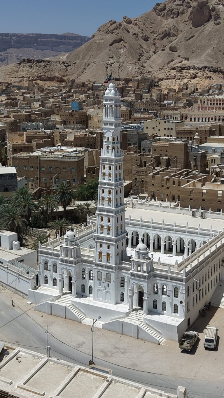 Al-Muhdhar Mosque: An Active Historic Mosque in Tarim, Yemen