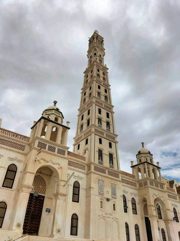 Al-Muhdhar Mosque: An Active Historic Mosque in Tarim, Yemen 2 Al-Muhdhar Mosque