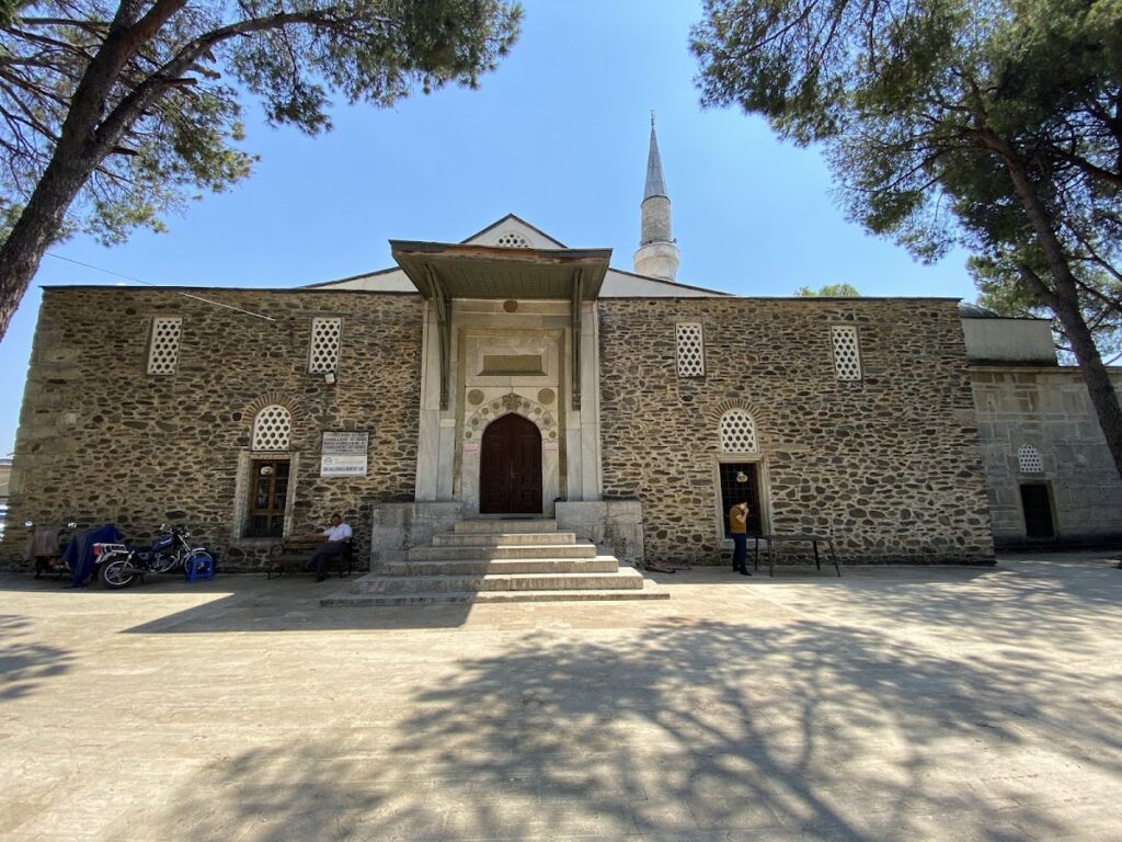 Birgi Grand Mosque: Aydınid Seljukid Mosque in Türkiye 1 Birgi Grand Mosque
