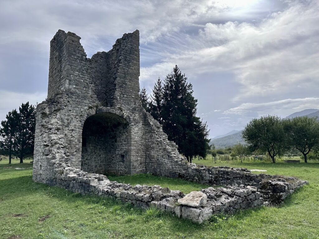 Crkva sv. Jurja u Koluniću: An Early Medieval Church in Bosnia and Herzegovina 1 Crkva sv. Jurja u Koluniću