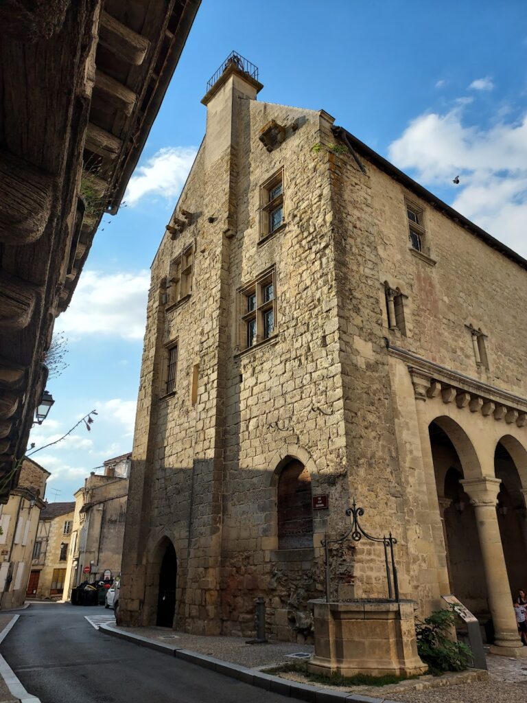Ancien hôtel de ville de La Réole: Medieval town hall and former grain market