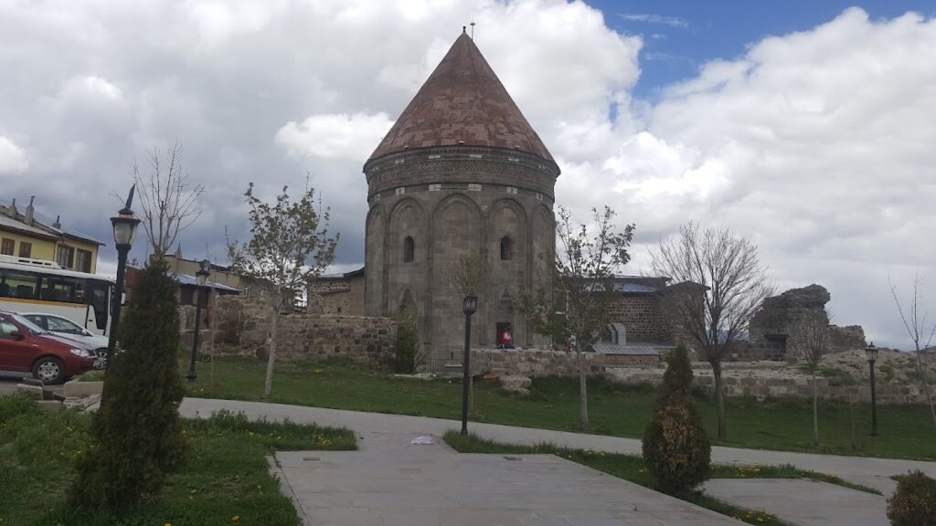 Karanlik Kümbet