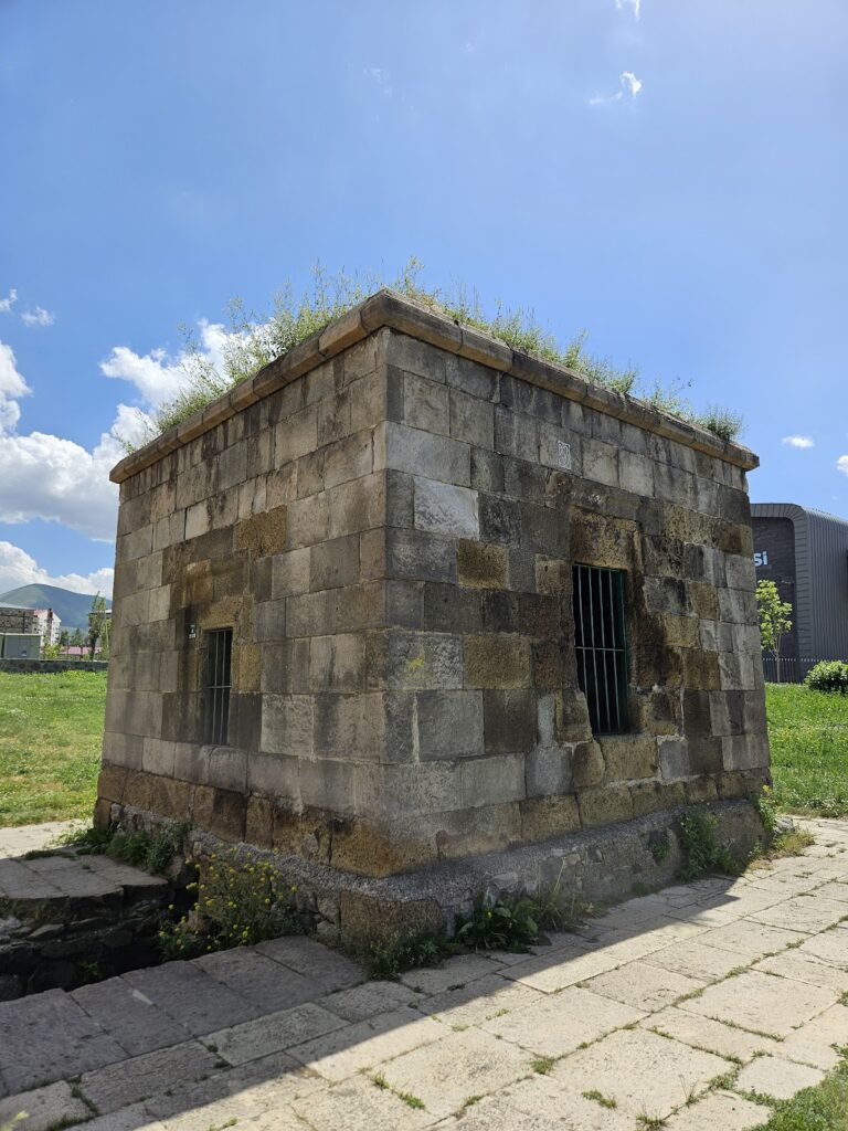 Karanlik Kümbet