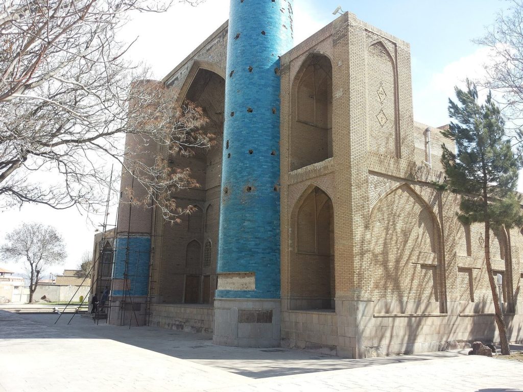 Shahabuddin Ahari Mausoleum: A Safavid Mausoleum and Sufi Complex in Iran 1 Shahabuddin Ahari Mausoleum