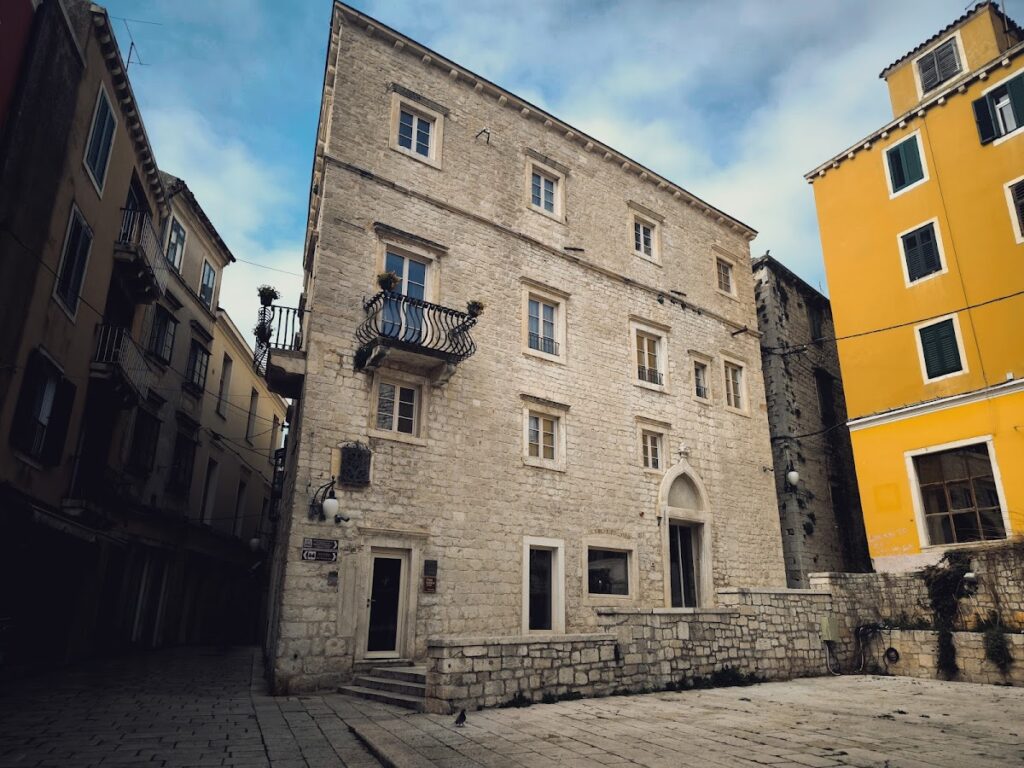 Šibenik Town Hall: A Renaissance Civic Building in Croatia 3 Šibenik town hall