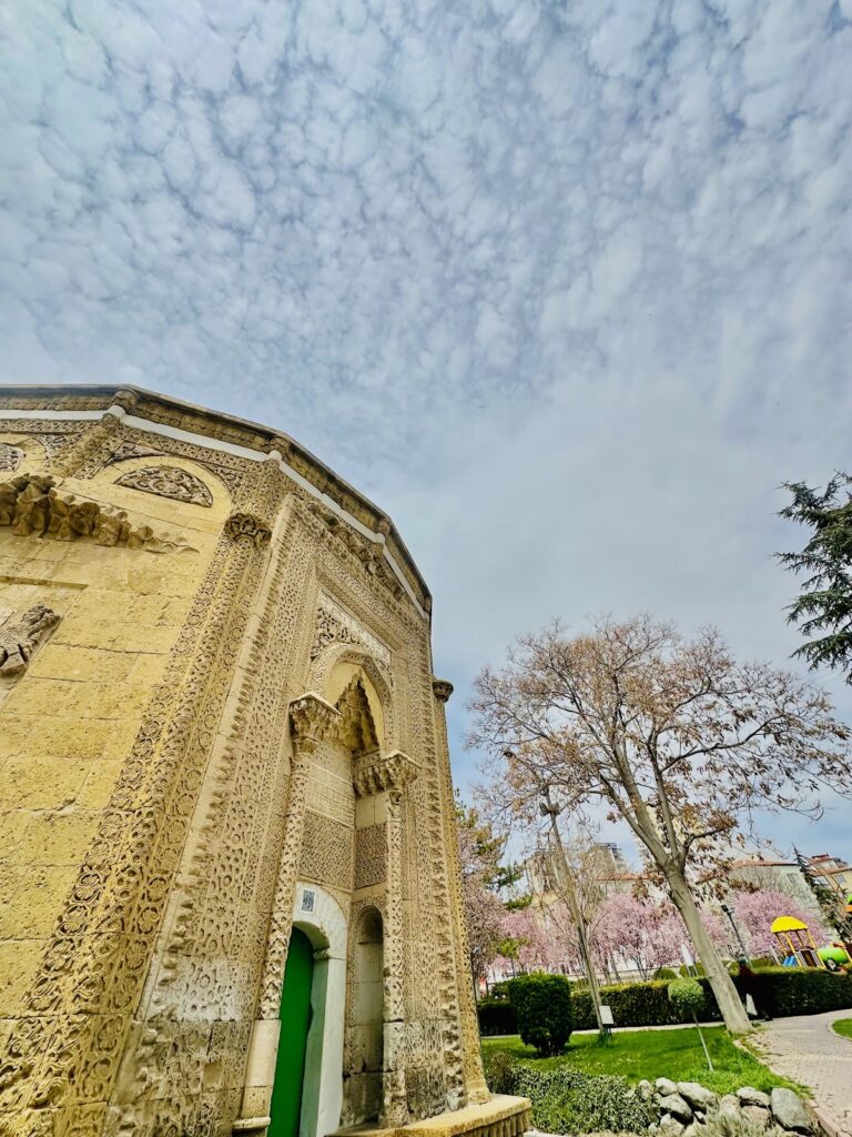 Hüdâvent Hatun Türbe: A Seljuk Islamic Tomb in Niğde 2 Hudavend Hatun Türbe