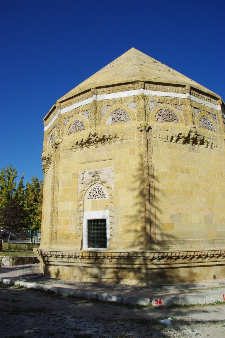 Hüdâvent Hatun Türbe: A Seljuk Islamic Tomb in Niğde