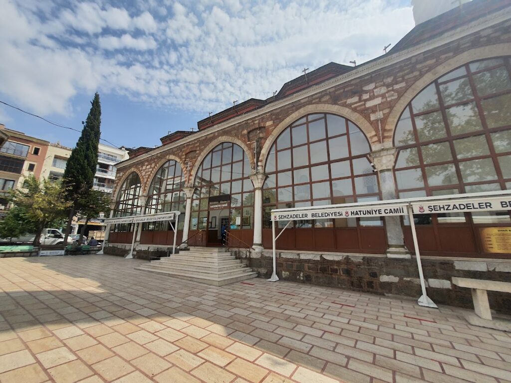 Hatuniye Mosque: An Ottoman Religious and Charitable Complex in Manisa 2 Hatuniye Mosque