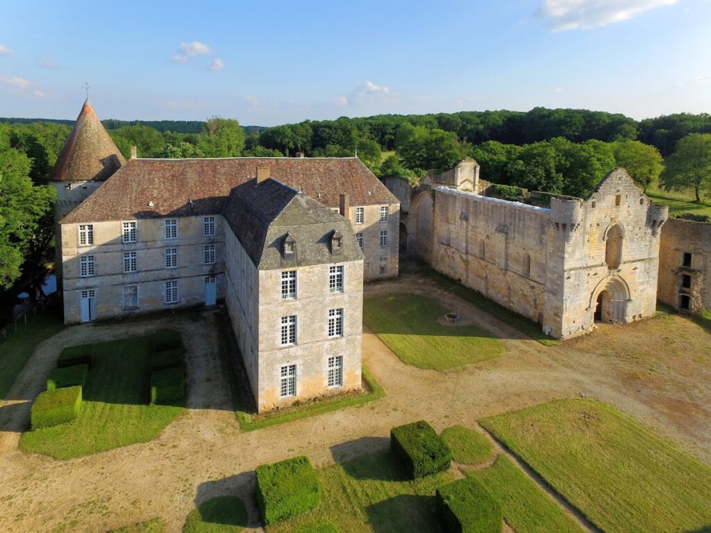 Royal Abbey of la Réau: A Fortified Augustinian Abbey in France 2 Royal Abbey of la Réau