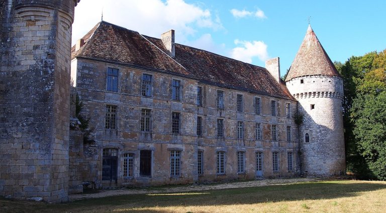 Royal Abbey of la Réau: A Fortified Augustinian Abbey in France