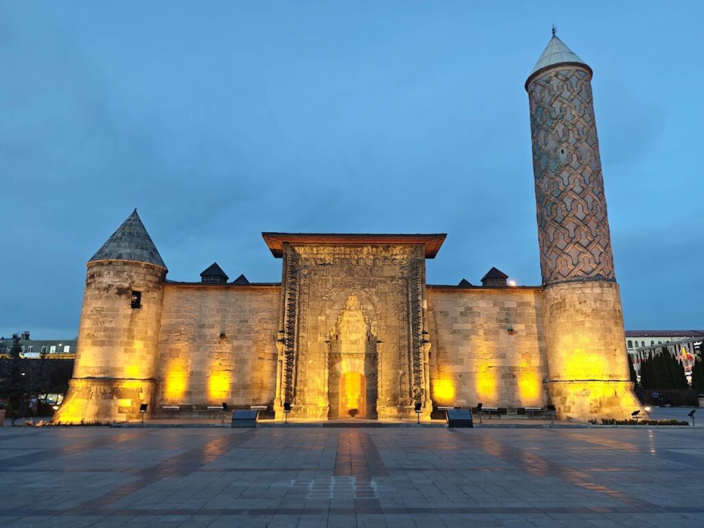 Yakutiye Medrese: An Ilkhanid Madrasa in Erzurum 2 Yakutiye Medrese