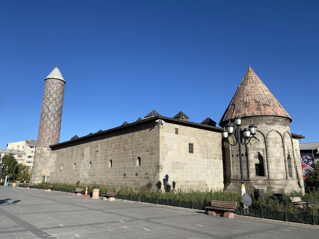Yakutiye Medrese: An Ilkhanid Madrasa in Erzurum 3 Yakutiye Medrese