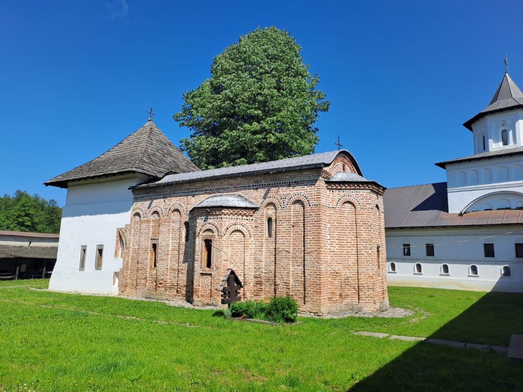 Cotmeana Monastery: A Medieval Orthodox Monastic Complex in Romania 1 Cotmeana Monastery
