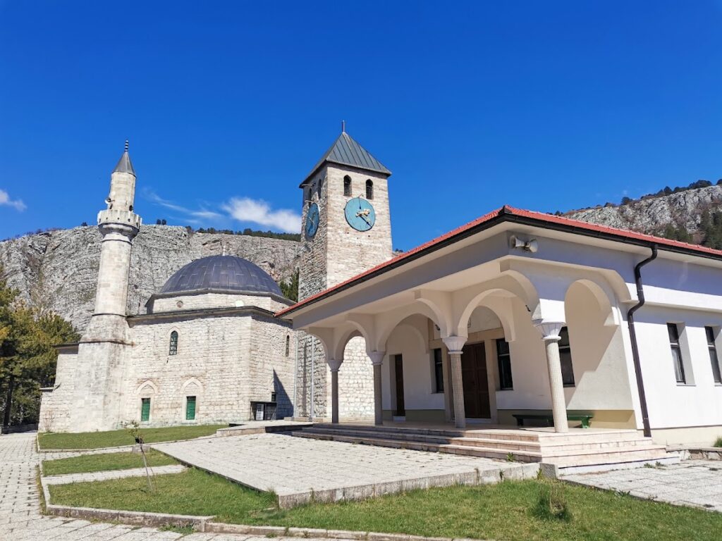 Hajji Ahmed the Ducat Minter’s Mosque: An Ottoman Mosque in Livno 2 Hajji Ahmed the Ducat Minter's Mosque