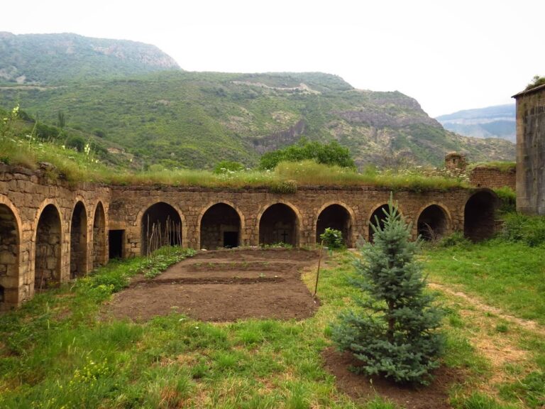 Tatevi Anapat: A Late-Medieval Armenian Monastic Complex
