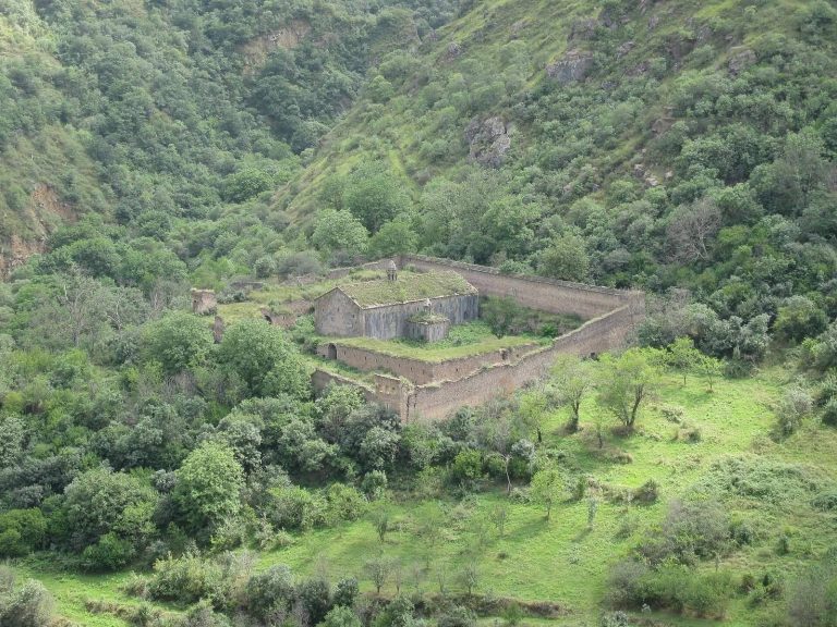 Tatevi Anapat: A Late-Medieval Armenian Monastic Complex