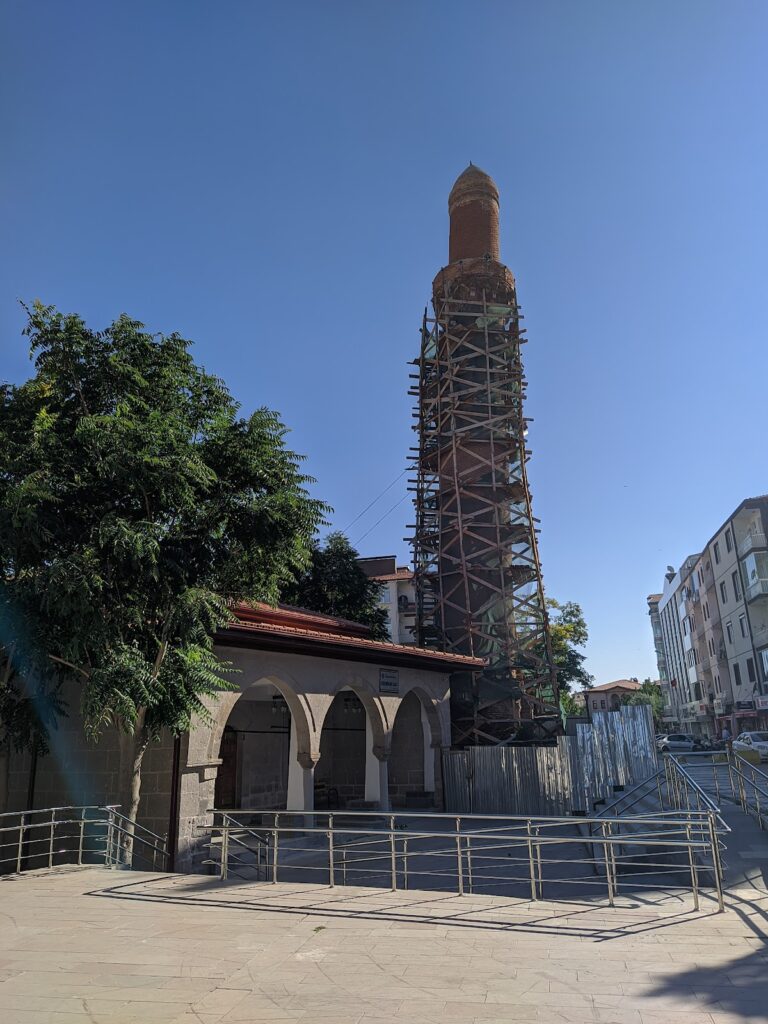 Aksaray Red Mosque: An Anatolian Seljuk Mosque and Leaning Minaret 3 Aksaray Red Mosque