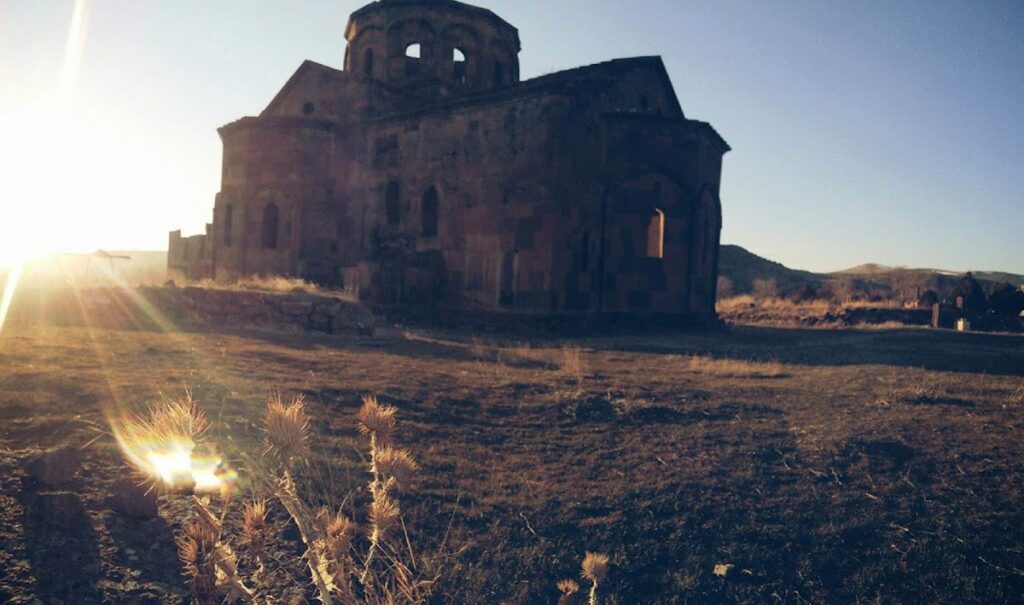 Saint Astvatsatsin Kamsarakan Church, Talin: A Seventh-Century Armenian Apostolic Church 2 Saint Astvatsatsin Kamsarakan Church, Talin
