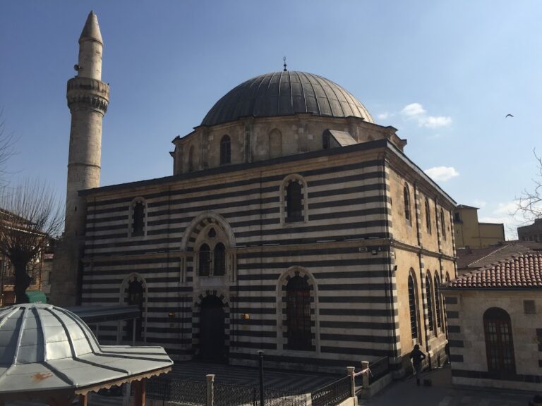 Alaüddevle Mosque: A Historic Sunni Mosque in Gaziantep