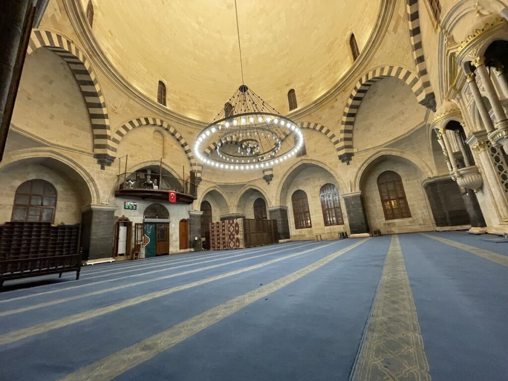 Alaüddevle Mosque: A Historic Sunni Mosque in Gaziantep 2 Alaüddevle Mosque