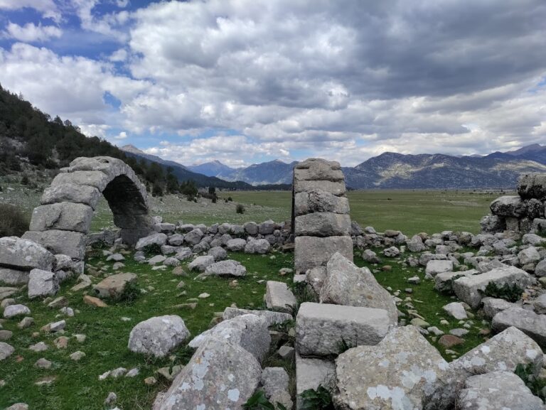 Eynif Tol Hanı: A Seljuk Caravanserai in Turkey