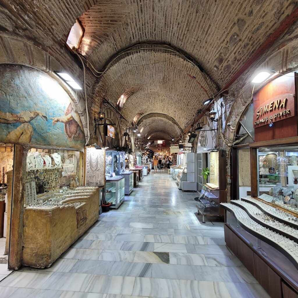 Kızlarağası Han: An Ottoman Commercial Inn in İzmir 2 Kızlarağası Han