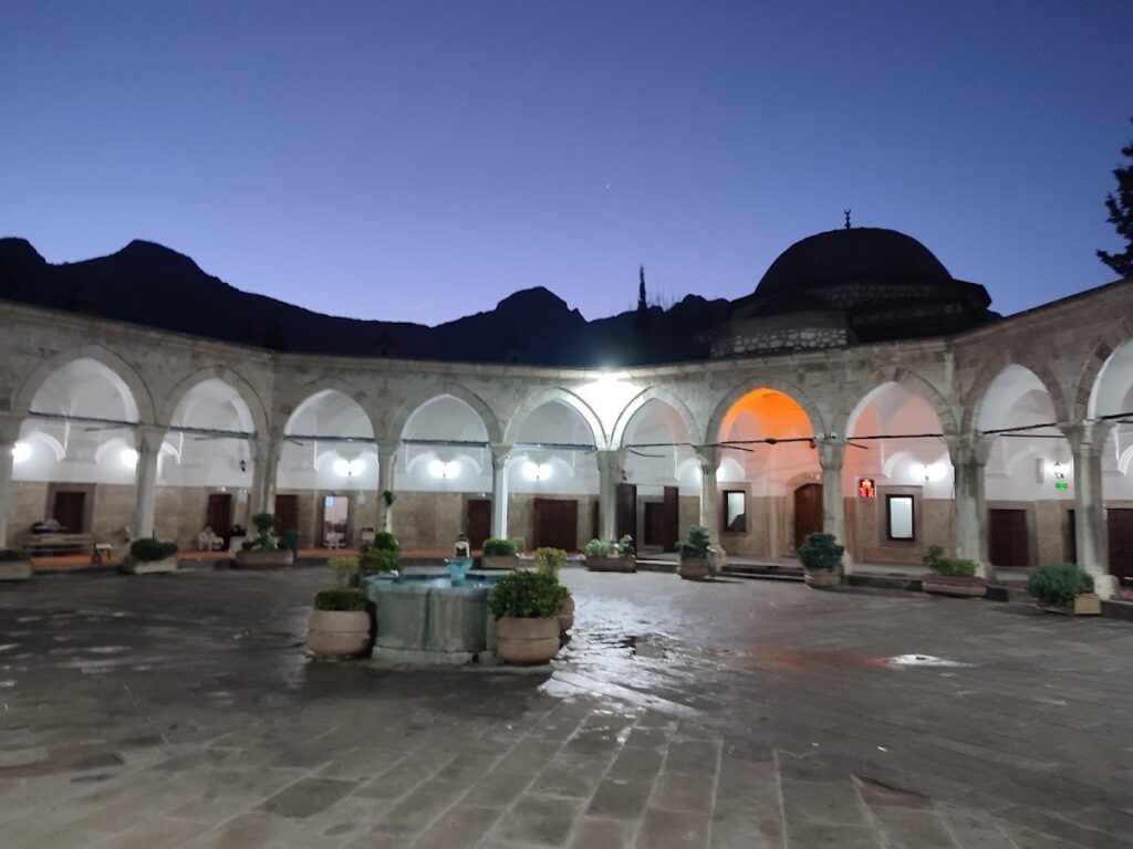 Büyük Ağa Medresesi: An Ottoman Islamic Madrasa in Amasya 1 Büyük Aga Medrese