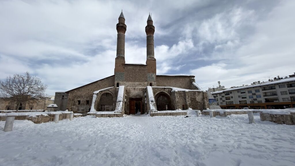 Çifte Minareli Madrasa: An Ilkhanid Islamic School in Sivas 4 Çifte Minareli Madrasa