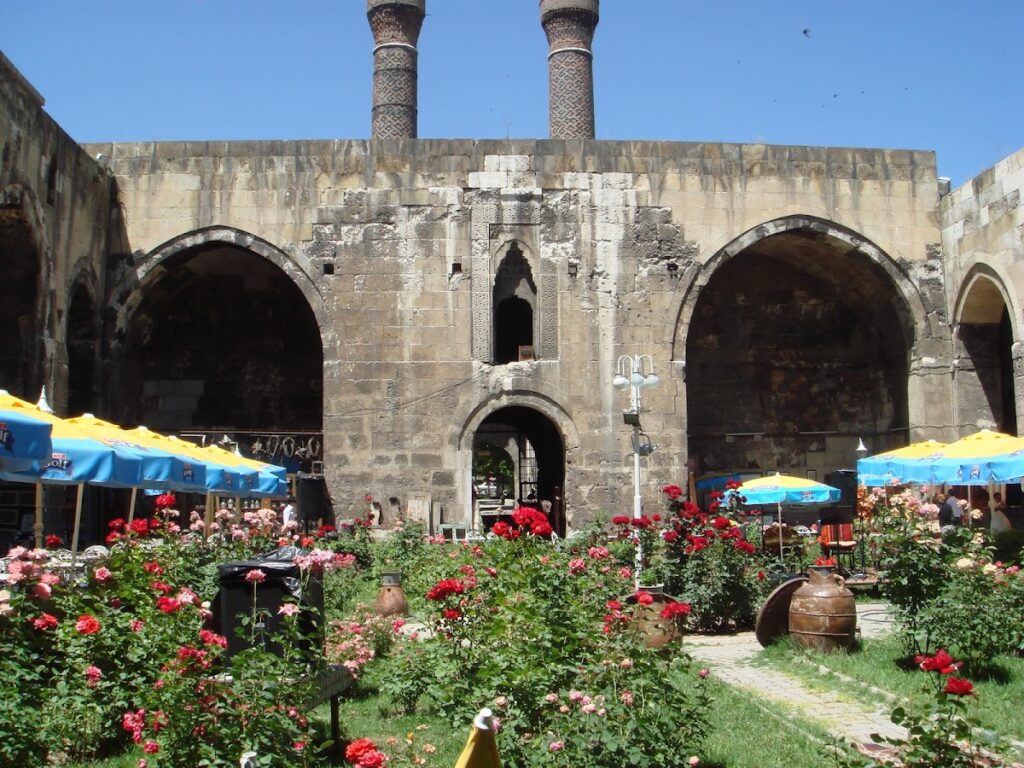 Çifte Minareli Madrasa: An Ilkhanid Islamic School in Sivas 5 Çifte Minareli Madrasa