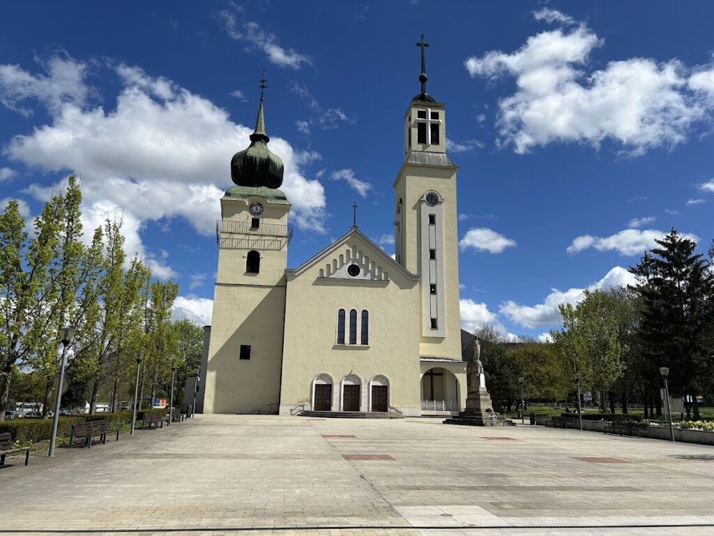 Church of the Visitation of the Virgin Mary: A Parish Church in Slovakia 1 Church of the Visitation of the Virgin Mary