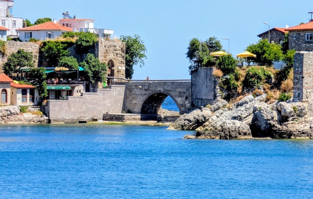 Kemere Bridge: A Historic Link Between Amasra Castle’s Two Parts 1 Kemere Bridge