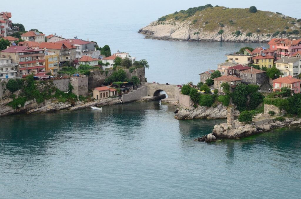 Kemere Bridge: A Historic Link Between Amasra Castle’s Two Parts 2 Kemere Bridge