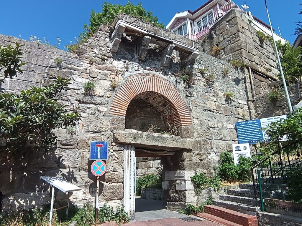 Kemere Bridge: A Historic Link Between Amasra Castle’s Two Parts 5 Kemere Bridge