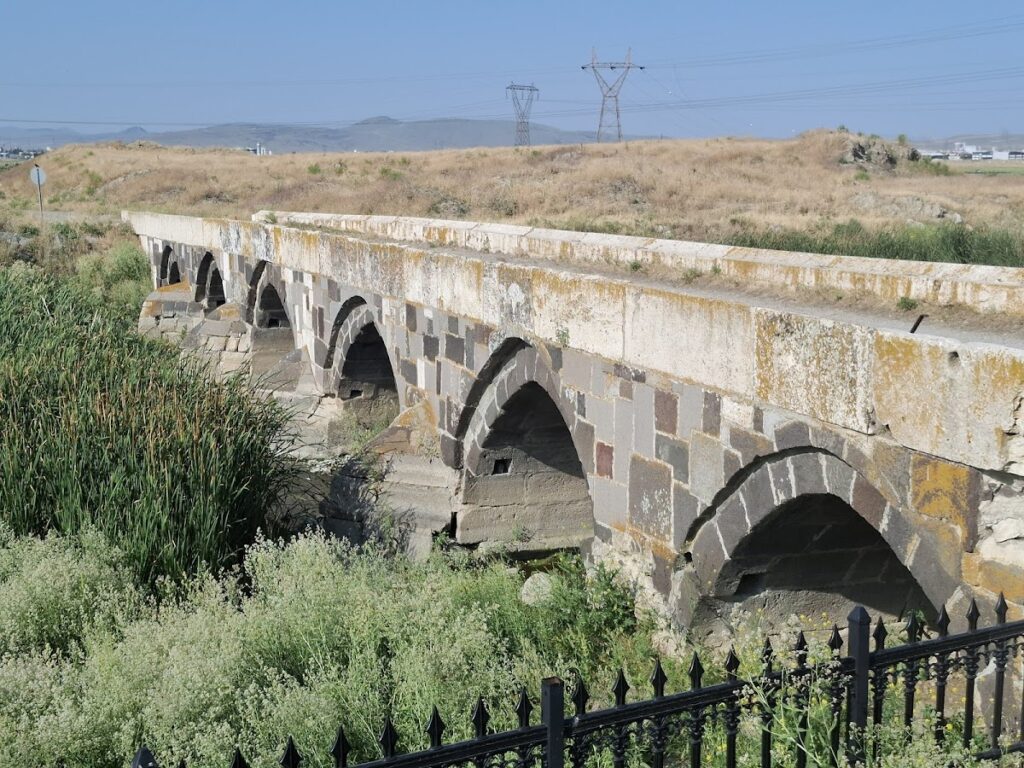 Altıgöz Bridge: A Six-Arch Seljuk Bridge in Afyonkarahisar 1 Altıgöz Bridge