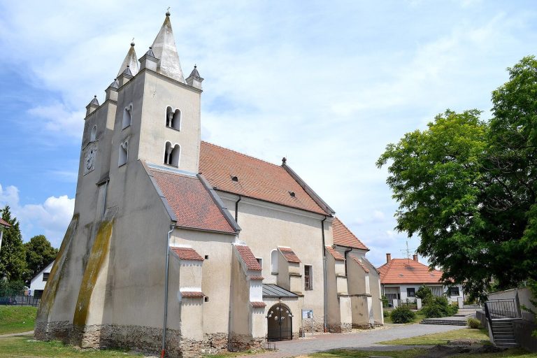 Saint James the Elder Church in Štvrtok na Ostrove: A Romanesque Brick Church