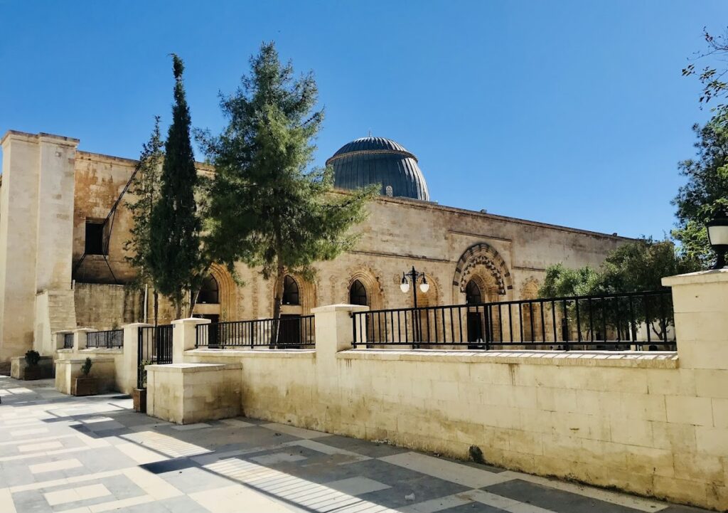 Great Mosque of Koçhisar: An Artuqid Mosque in Türkiye 1 Great Mosque of Koçhisar