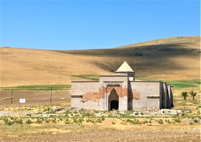Alayhan: A Seljuk Ribat and Caravanserai in Turkey