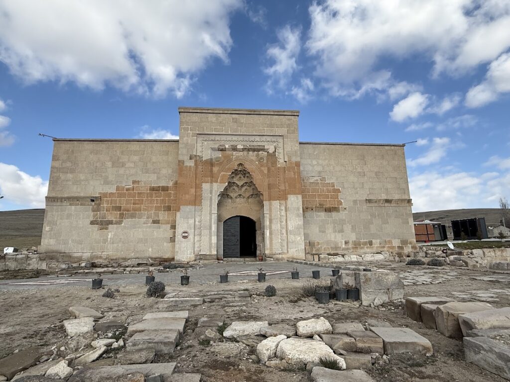 Alayhan: A Rum Seljuk Caravanserai in Türkiye 2 Alayhan