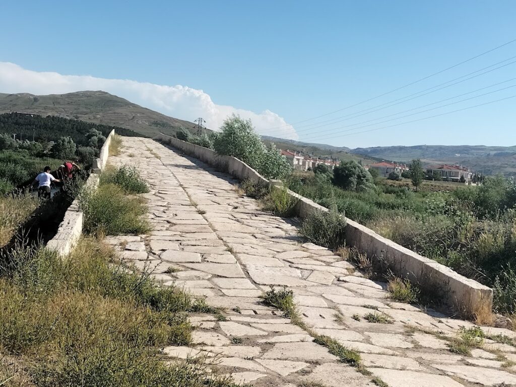 Kesik Köprü: A Seljuk Bridge near Sivas 2 Kesik Köprü